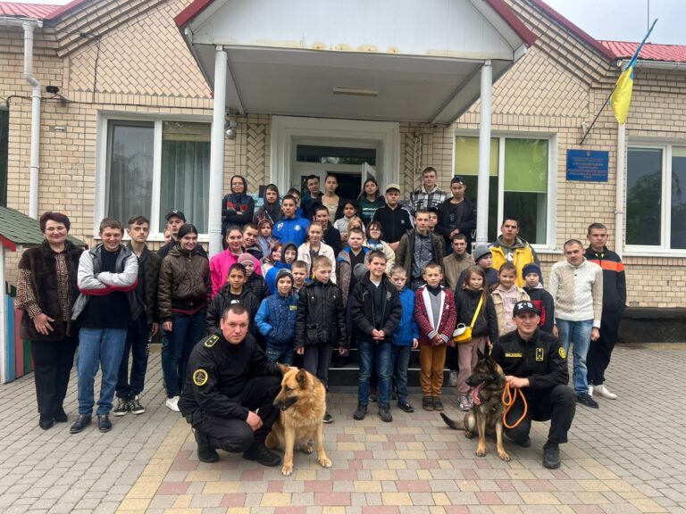 Read more about the article Canine Teams Visit Solobkivtsi Educational and Rehabilitation Center